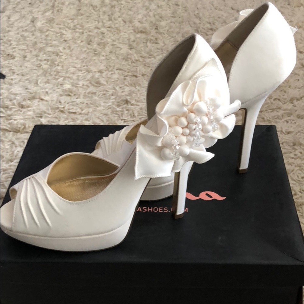 Nina Satin Pumps